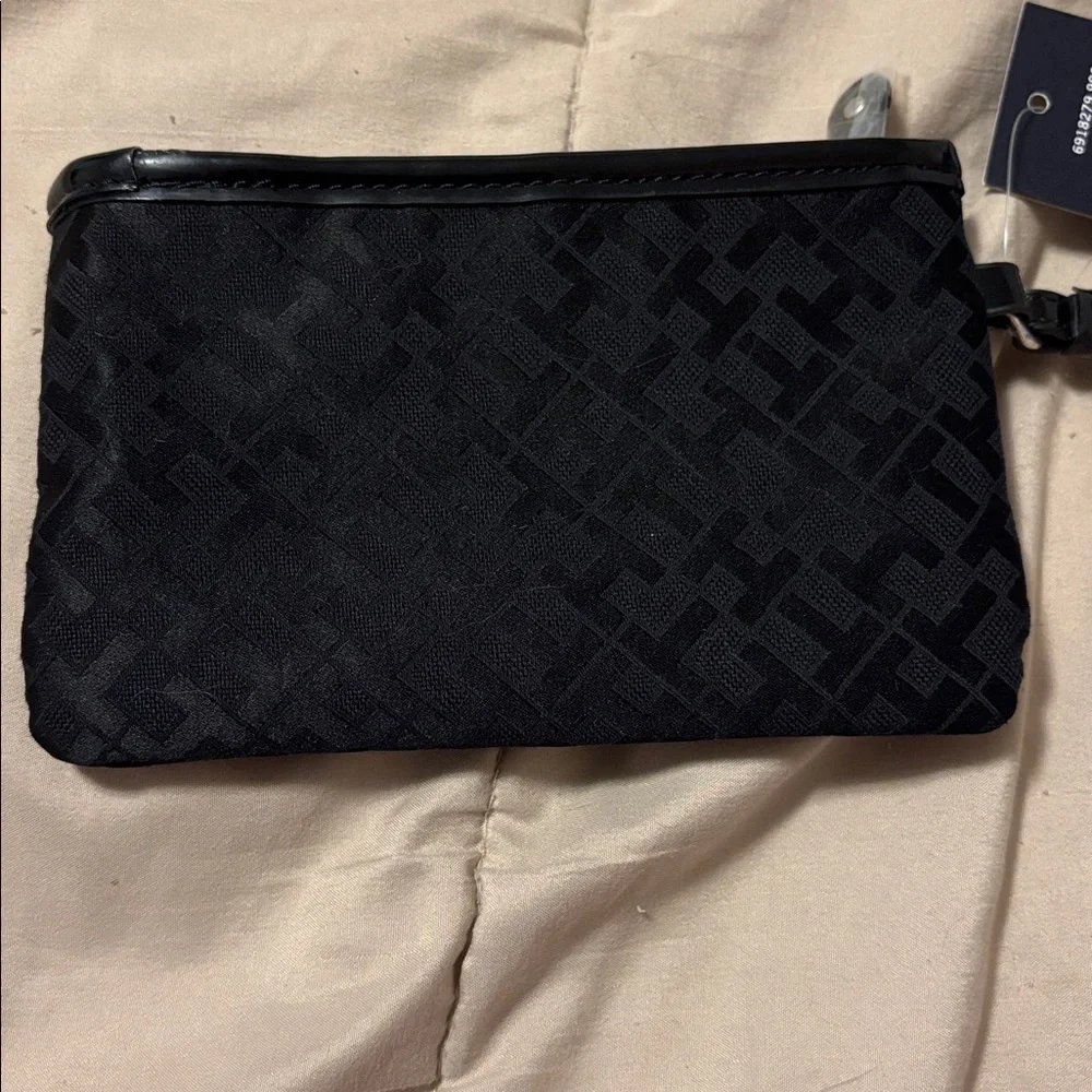 brand new tommy hilfiger wristlet - Picture 3 of 4
